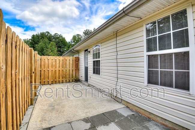 Building Photo - 330 Beech Ln