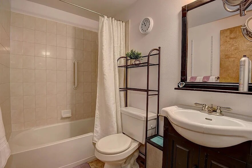 Building Photo - 5711 N Hermosa Ct
