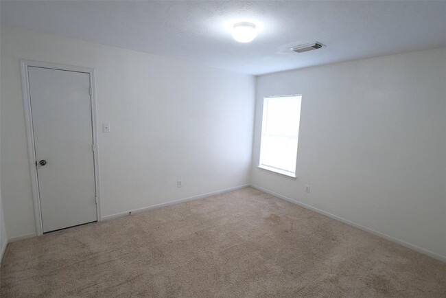 Building Photo - 3030 Sunchase Ct