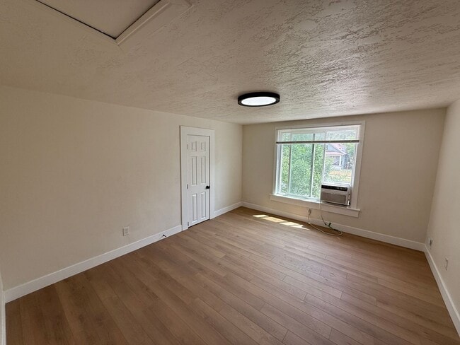 Building Photo - 660 23rd St