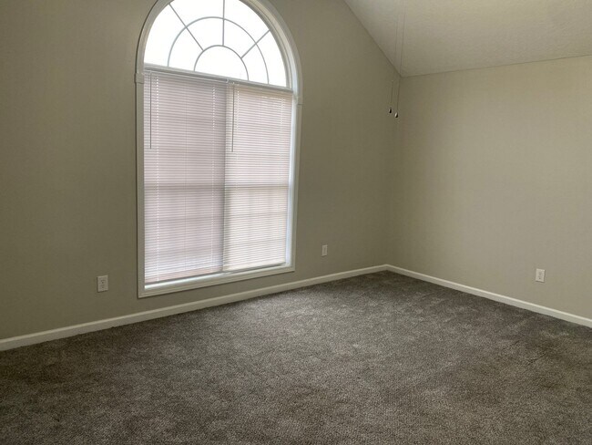 Building Photo - 68 Old Oak Cir