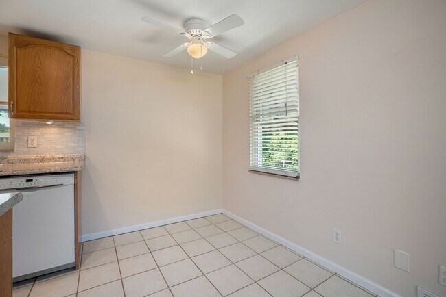 Building Photo - Recently Updated Home in Baldwin!