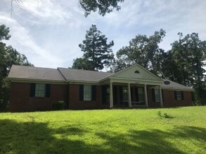 Building Photo - Country Living