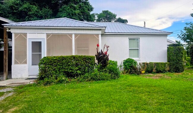 Building Photo - 1200 Clay Ave