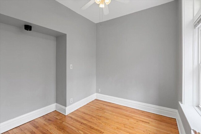 Building Photo - 3 bedroom in Chicago IL 60613