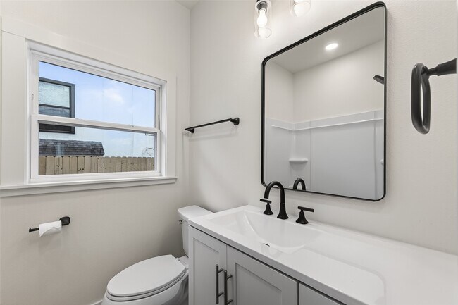 Building Photo - 4413 Roseland St