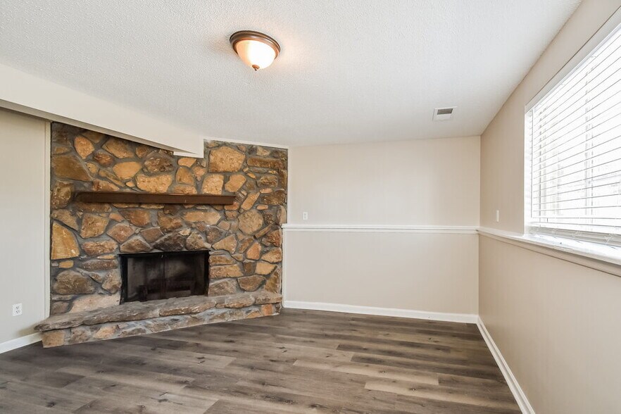 Building Photo - 6815 Azalea Hill Cove