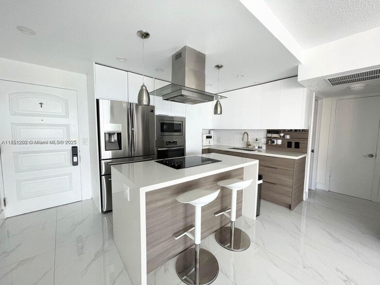 Primary Photo - 11111 Biscayne Blvd