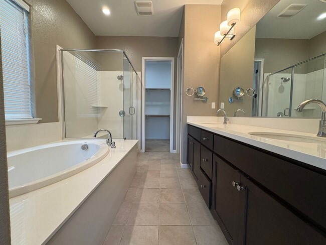 Building Photo - Charming! 3 Bedroom 2.5 Bath Single Family Home