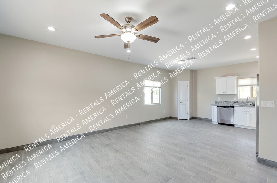 Building Photo - 820 E 35th St