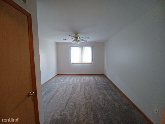 Building Photo - 2 br, 1 bath Condo - 2222 Frazho Rd