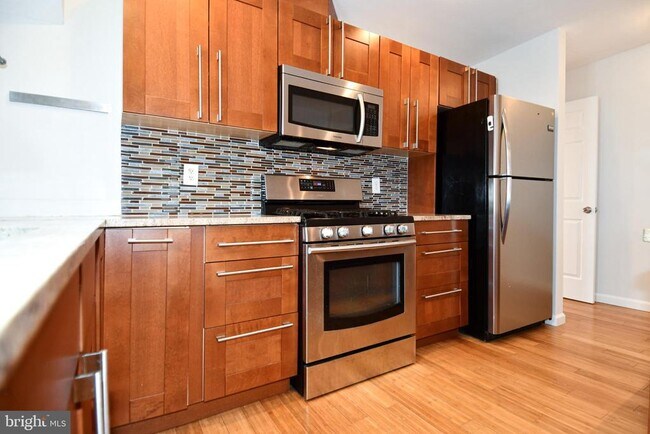 Building Photo - 737 Morton St NW