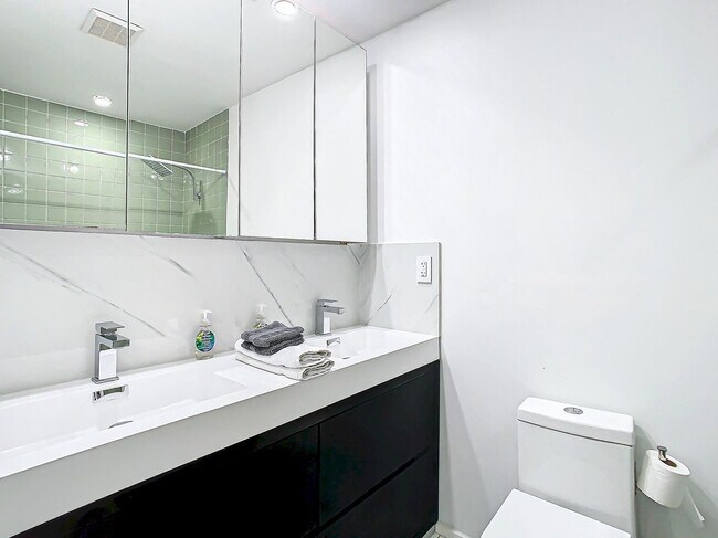 Building Photo - 5700 Saddlebrook Way