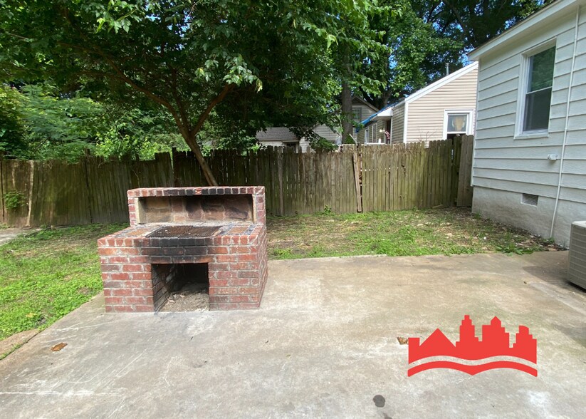 Building Photo - 3722 Fairoaks Ave