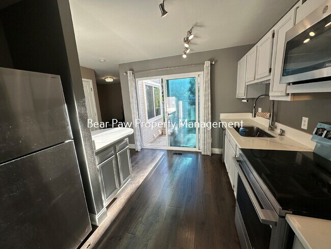 Building Photo - Spacious 3-Bed, 3-Bath Gem in Arvada!"
