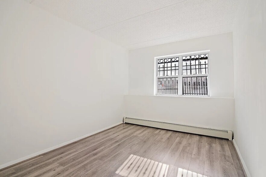 Building Photo - 482 Central Ave