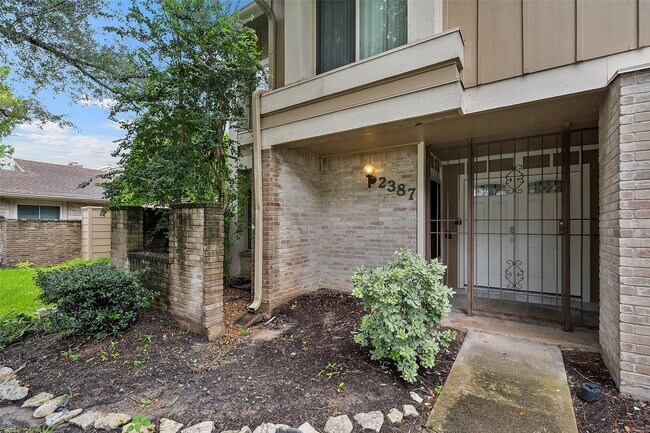 Primary Photo - 2387 Crescent Park Dr