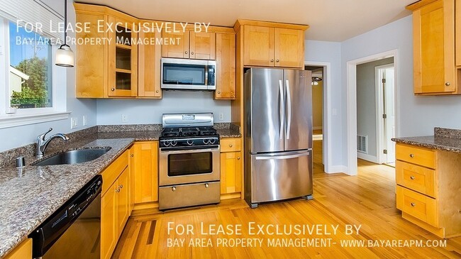 Building Photo - 146 Roosevelt Ave