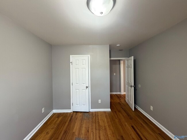 Building Photo - 1903 Enolam Blvd SE