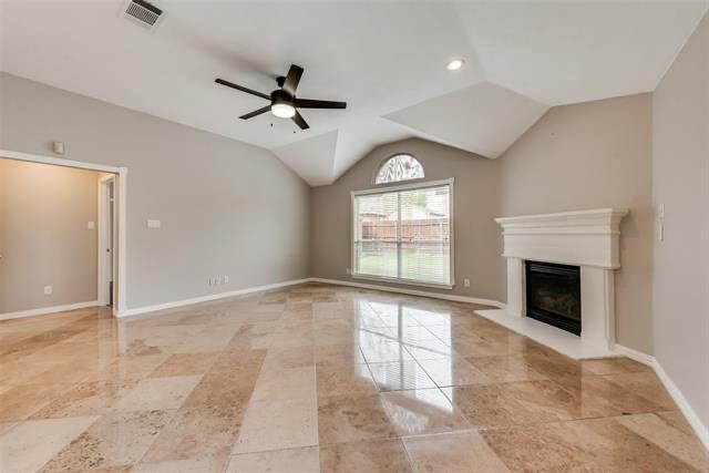 Building Photo - 912 Churchhill Dr