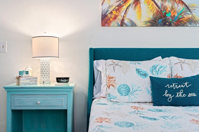 Building Photo - 1341 Bayview Dr