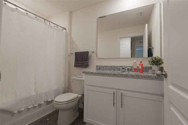 Building Photo - 2729 Flushing Dr