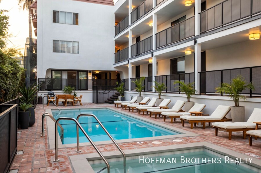 Building Photo - 950 Larrabee St