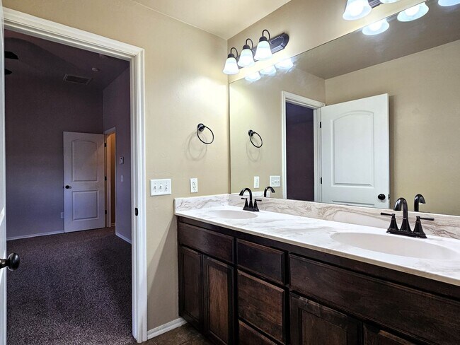 Building Photo - EVERYTHING YOU WANT IN A HOME! $500 OFF FI...