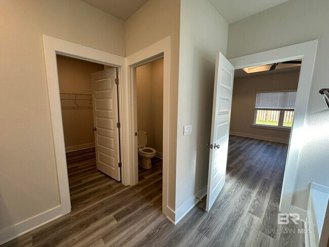 Building Photo - 219 Hudson Lp