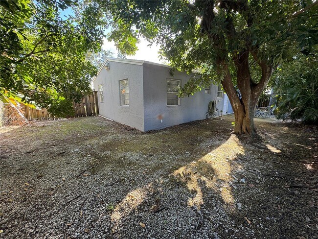 Building Photo - 2111 Monroe Terrace