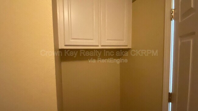 Building Photo - 1367 Gwerder St