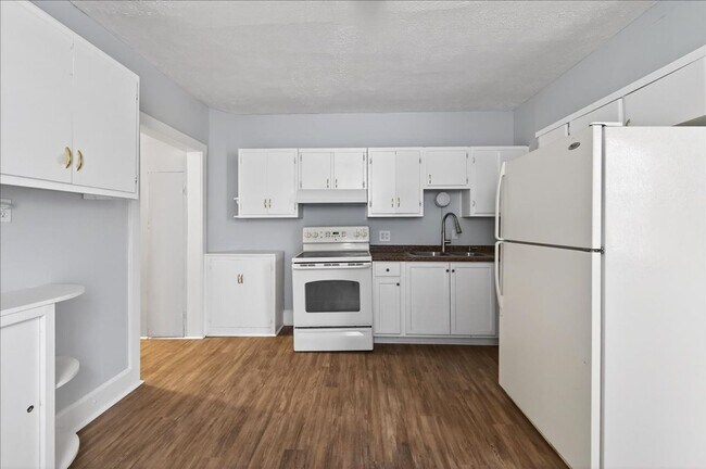 Building Photo - 1135 S Richland St