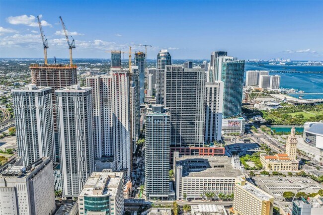 Building Photo - 121 NE 5th St