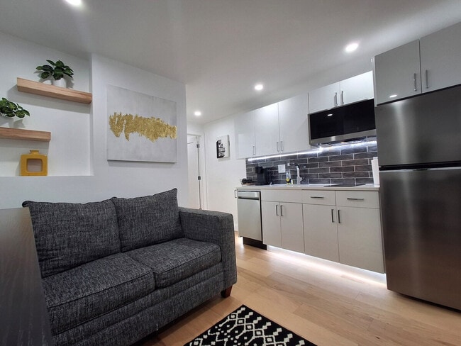 Building Photo - 17 Mt Pleasant Ave