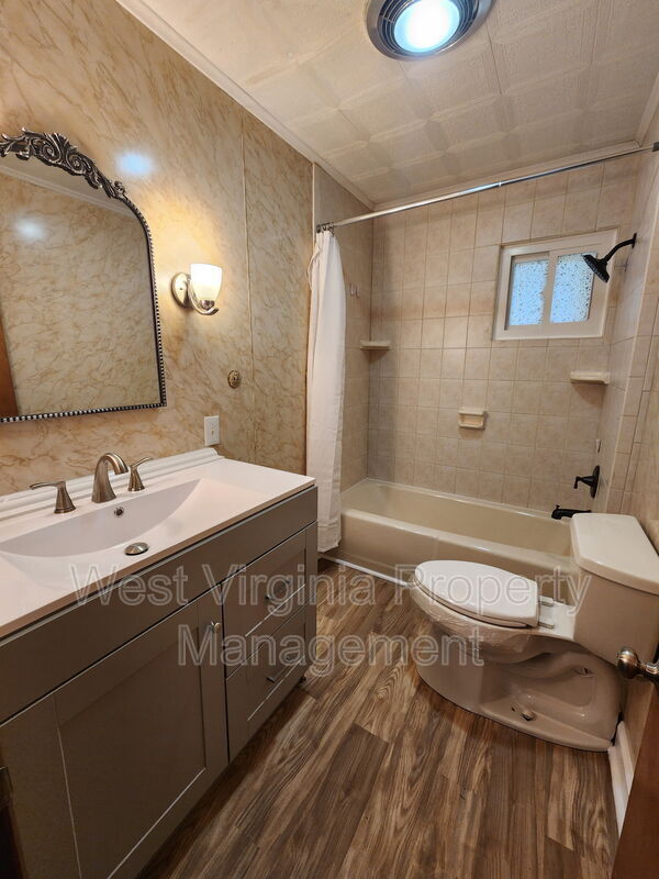 Building Photo - 208 Croft St