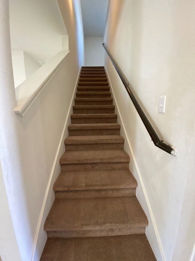 Building Photo - Need space? Huge 2 story home in Trimmier Estates!