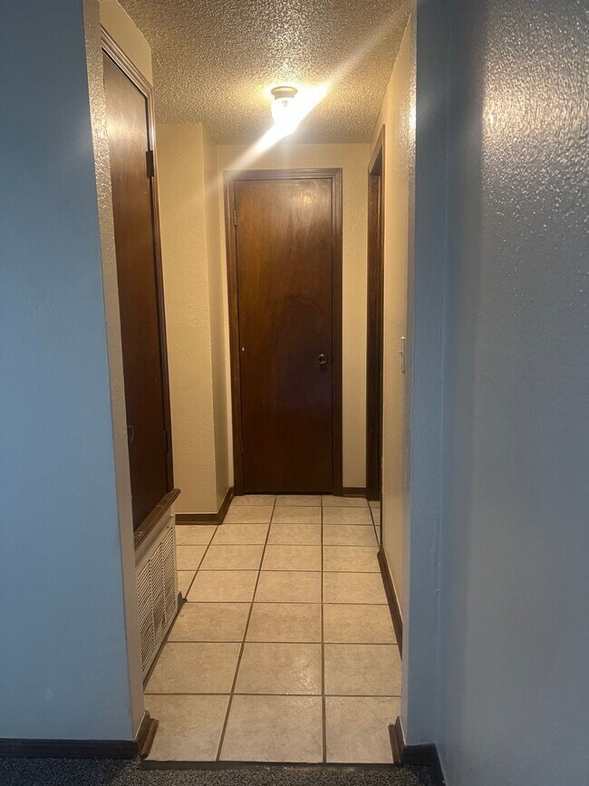 Building Photo - Charming 2 Bed, 1 Bath Home Near OCCC!