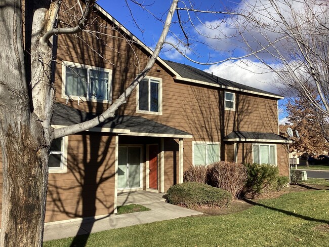 Building Photo - r1813/1815/1817