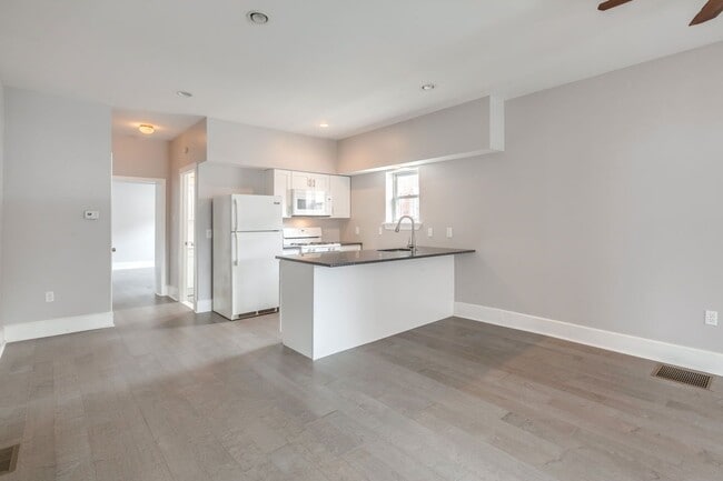 Building Photo - 1400 S 16th St