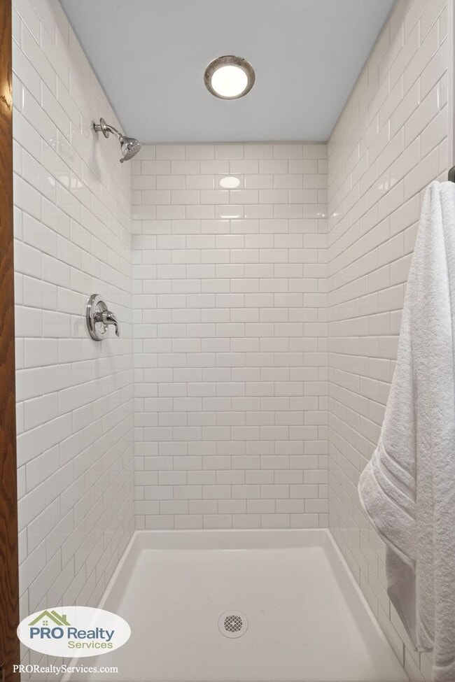 Building Photo - Recently Remodeled 4 Bedroom Home