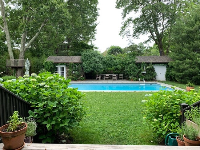 Building Photo - 81 Hampton St