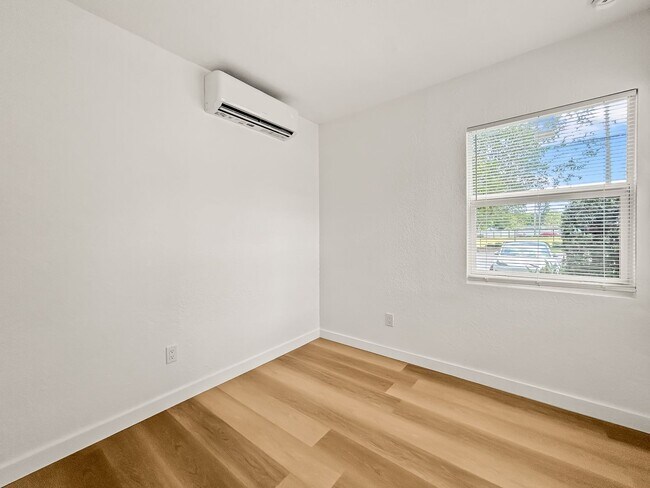 Building Photo - Beautifully Renovated 2 Bed/1 Bath Duplex – Move-In Ready in the Heart of Clearwater!