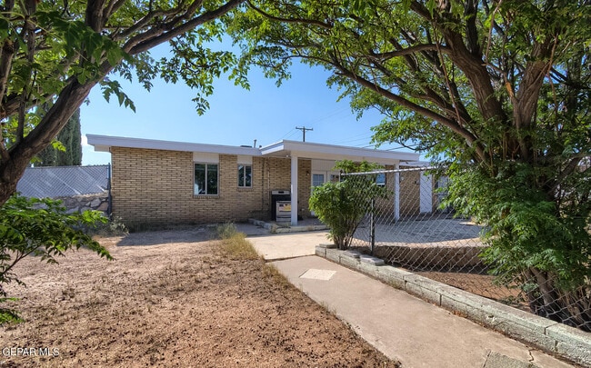 Building Photo - 10000 Jamaica St