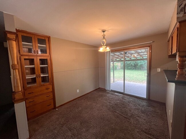 Building Photo - Beautiful 3 bedroom home