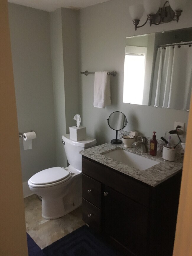 Building Photo - 231 Jones St