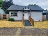 Building Photo - 2 Bedroom Single Level Home with Large Fenced Yard in N. Portland!