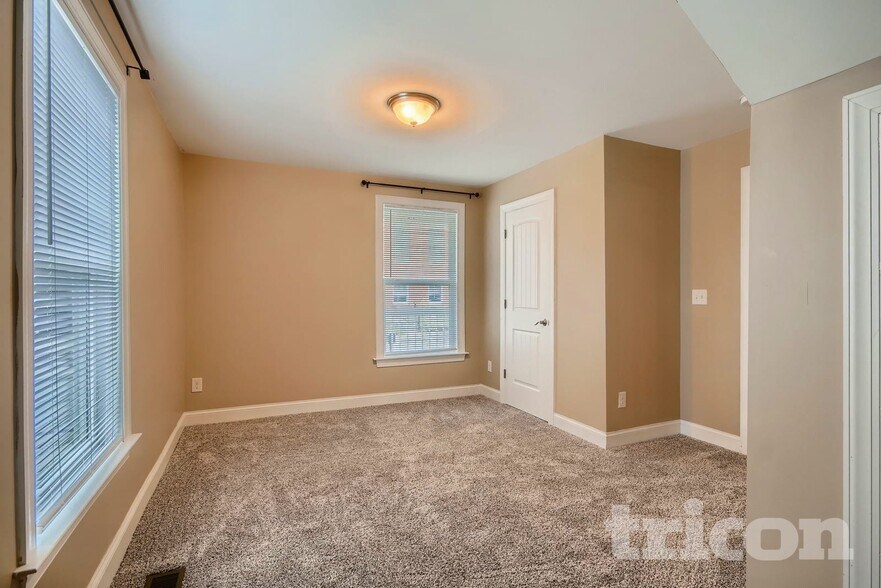 Building Photo - 247 Young Ave SW