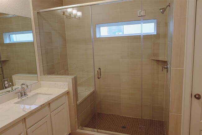 Building Photo - 3352 Vine Ter Trce