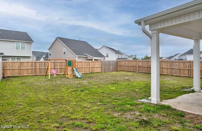 Building Photo - Single Family Home in Desirable Neighborhood