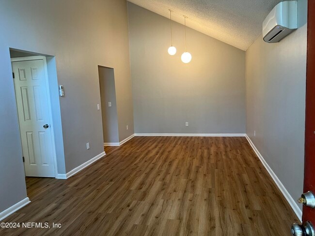 Building Photo - 8160 San Jose Manor Dr E
